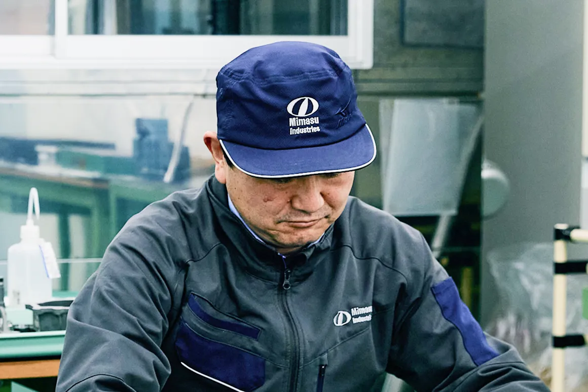 精密メカユニットの組立・整備作業の現場